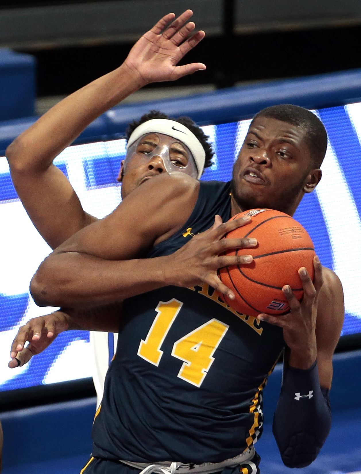 Billikens beat La Salle 78-57